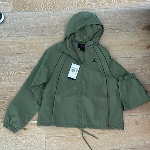 Brand new never worn Jordan women’s top size xs in army green amazing